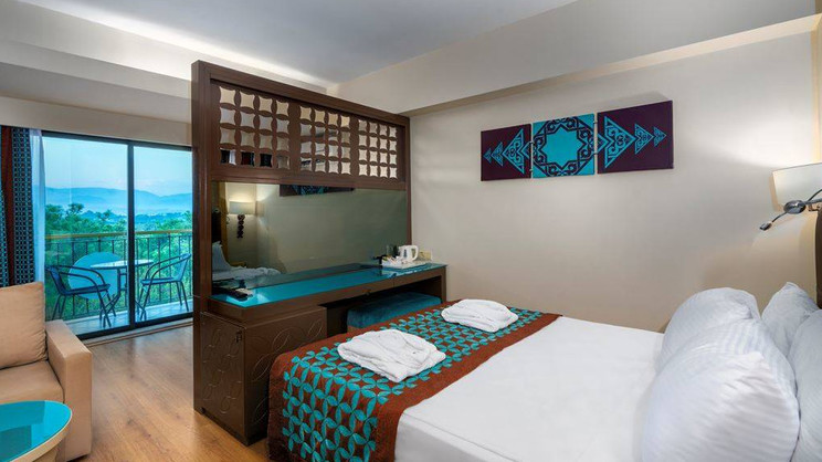 Azura Deluxe Resort & Aqua Sorgun 